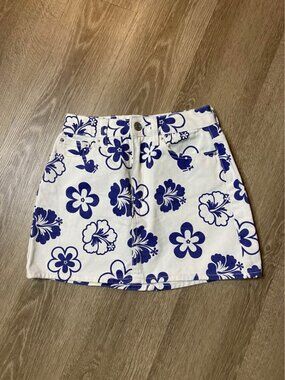 Playboy Juniors Denim Mini Skirt Size 23 White & Dark Blue Floral Hawaiian Print